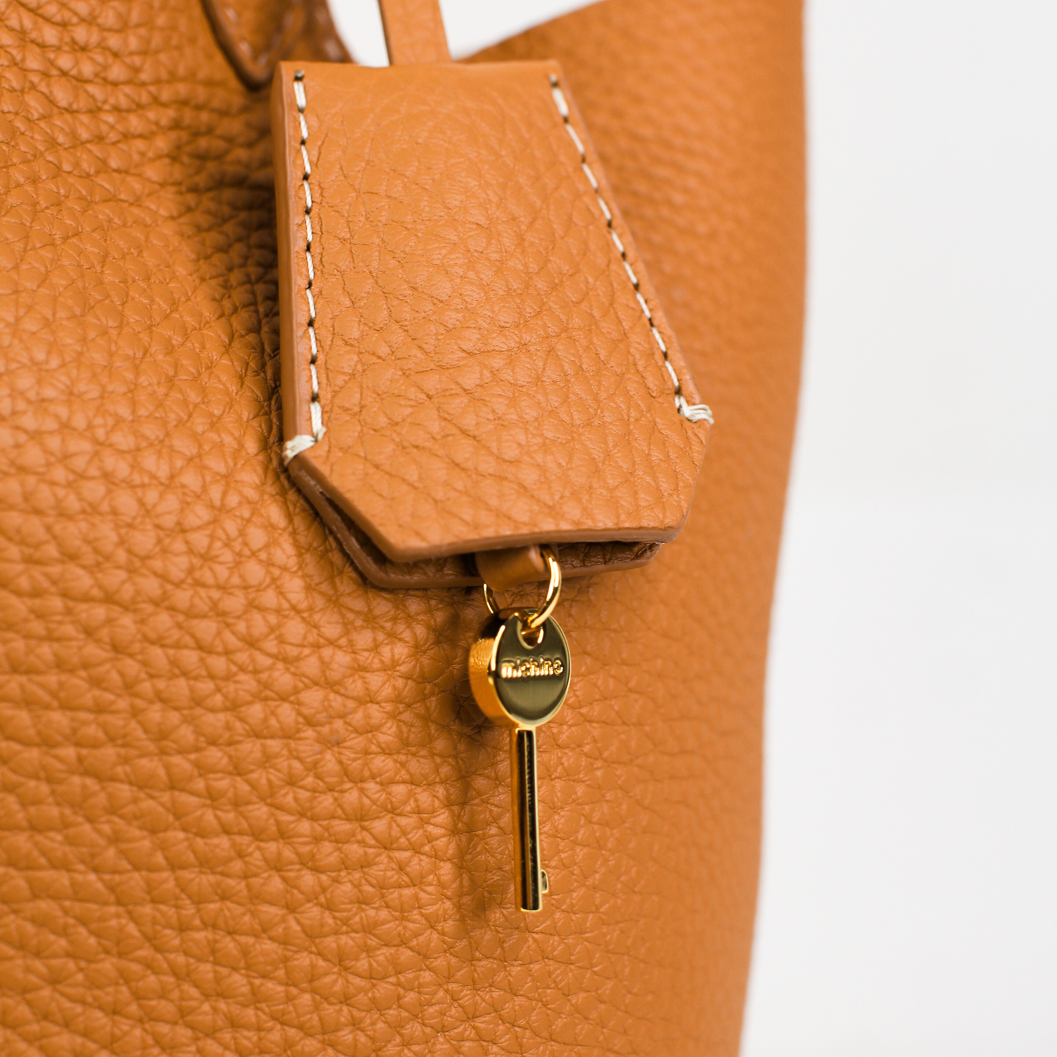 SAC A MAIN EN CUIR ETOILE PM CAMEL FINITIONS DORÉES