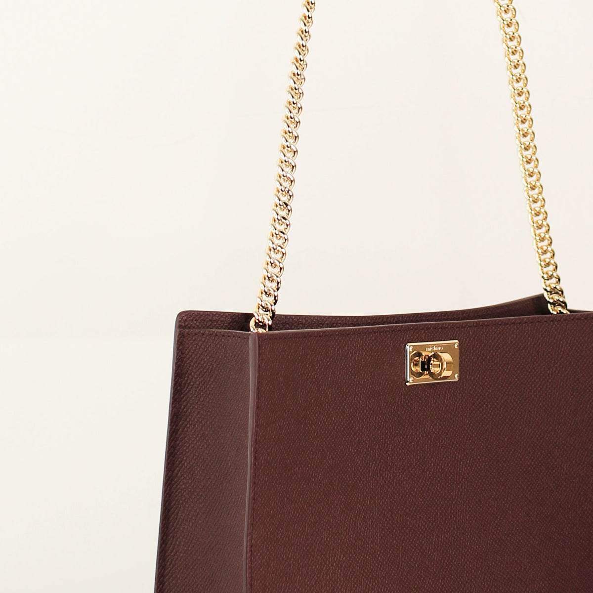 POCHETTE MONTAIGNE IN LEATHER PRUNE