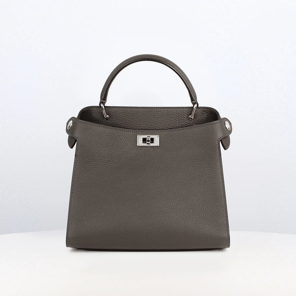 チャコールグレー