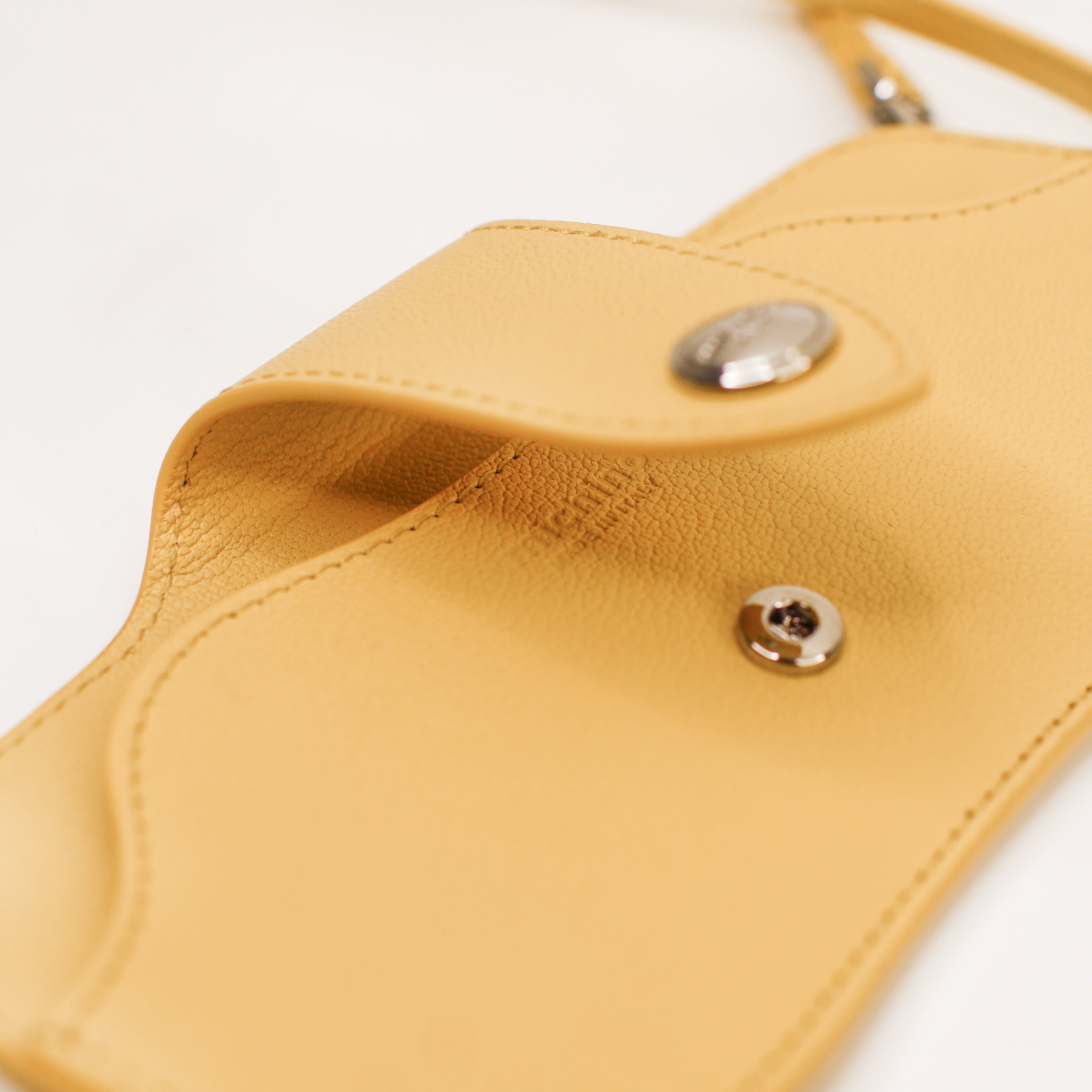 ÉTUI À LUNETTES EN CUIR MANGUE