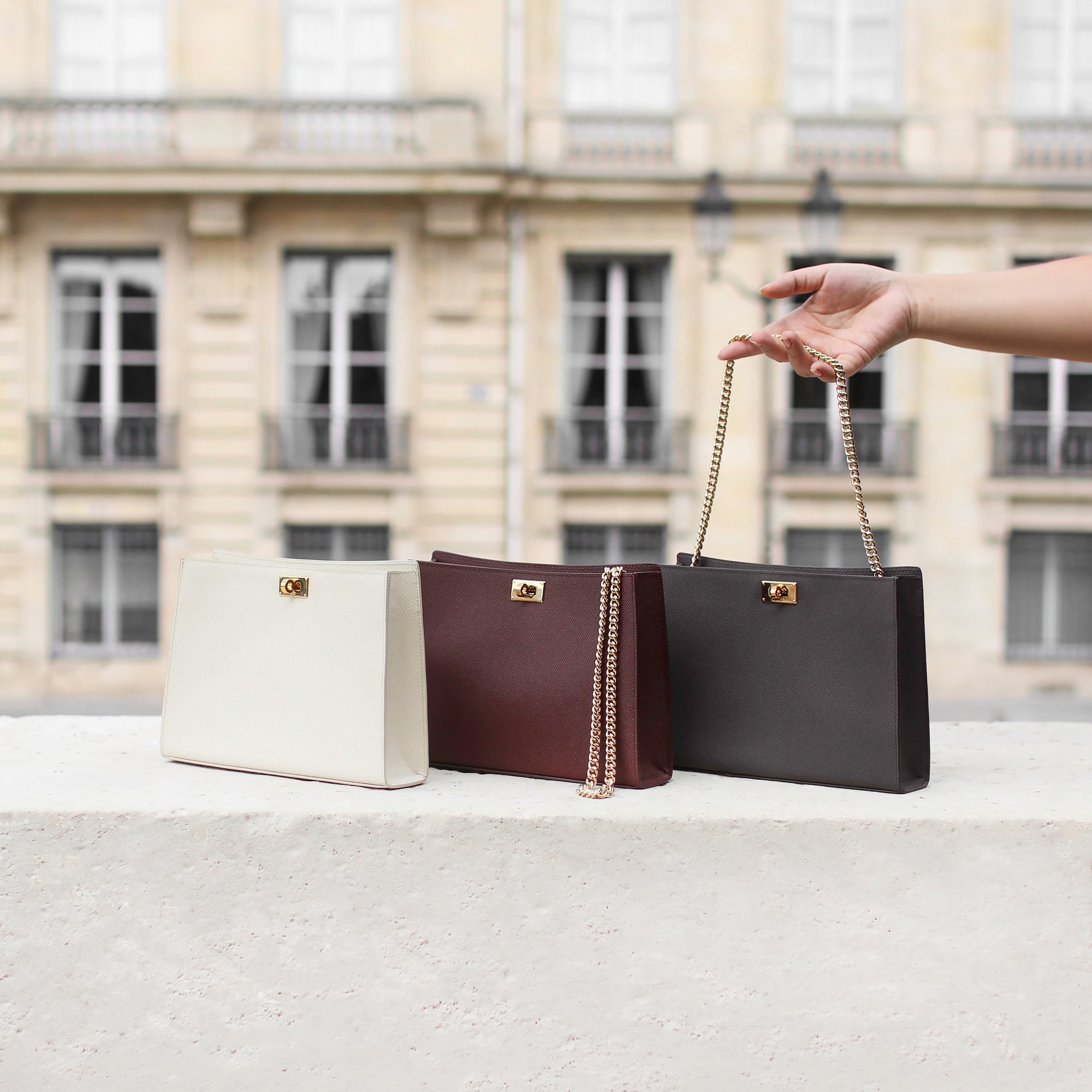 POCHETTE EN CUIR MONTAIGNE GRIS CHARBON