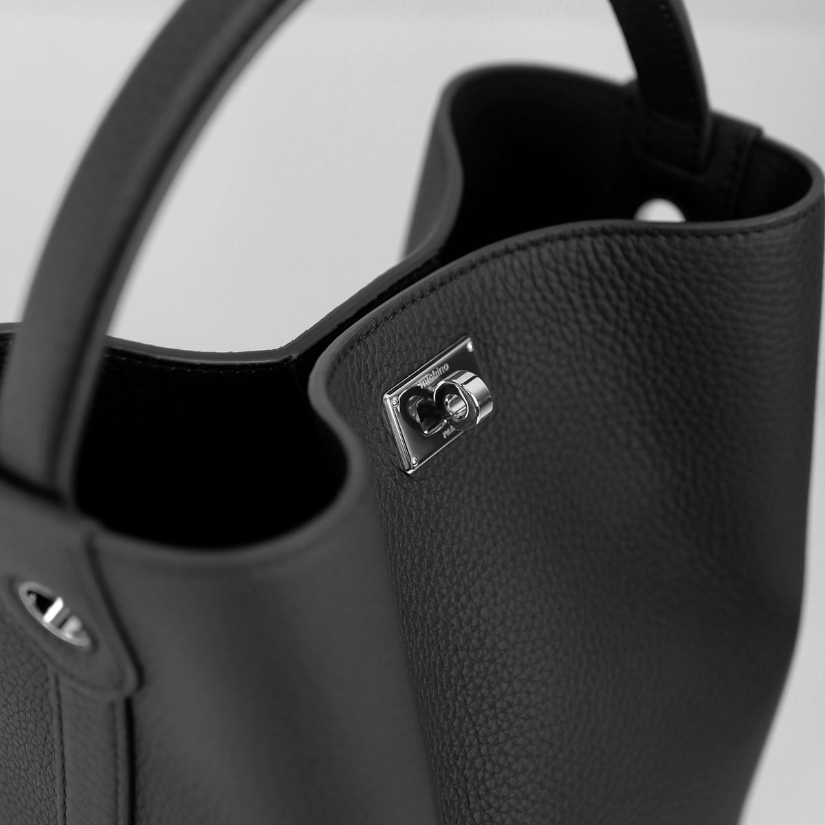 LEATHER BUCKET BAG ODEON MINI BLACK