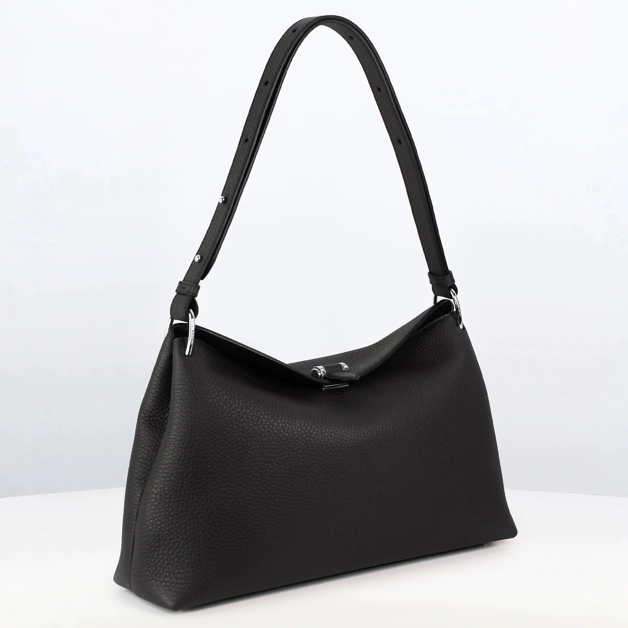 LEATHER HANDBAG PASSY PM BLACK